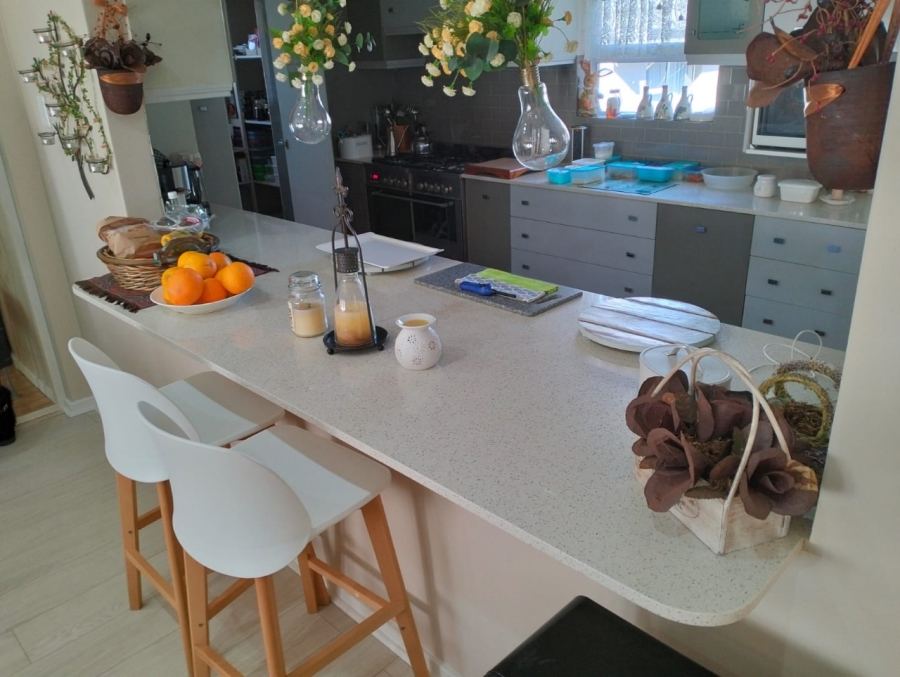 4 Bedroom Property for Sale in Hartenbos Central Western Cape